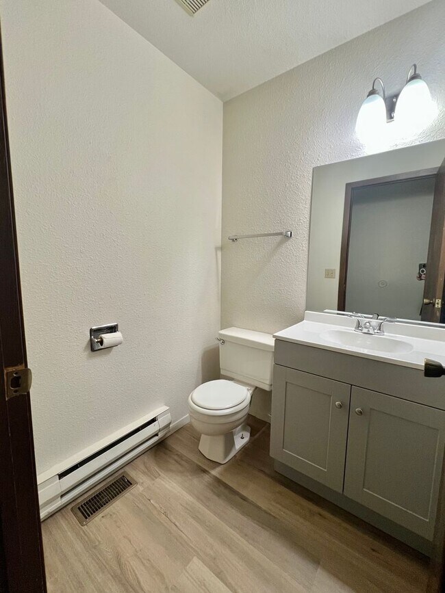 Building Photo - Townhome in Rifle