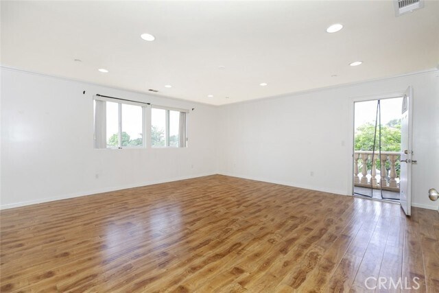 Building Photo - 918 E Valencia Ave
