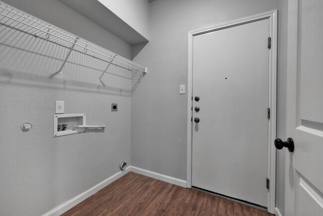 Building Photo - 439 Dandelion Bend