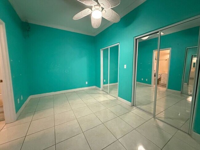 Building Photo - Pensacola Beach - 3 bedroom, 4 bathroom - 2nd and 3rd floor balconies with water view