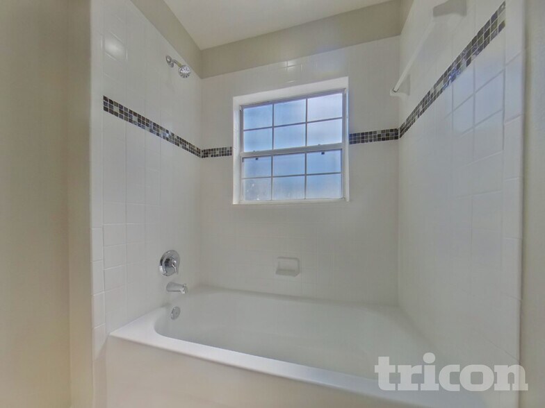 Building Photo - 3542 Oak Brook Ln