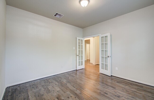 Building Photo - 15618 Whispering Green Dr