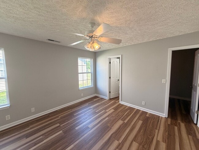 Building Photo - Nice 3 BR 2 Bath Available Now in Murfreesboro!