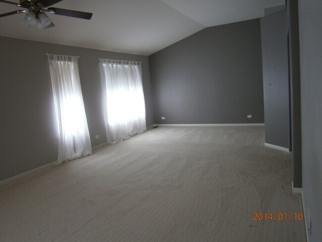 Building Photo - 431 Nelson Dr
