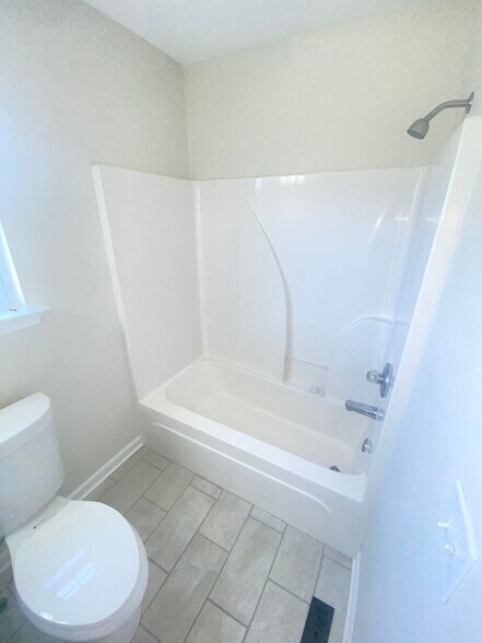 Building Photo - 542 Rogers Ln