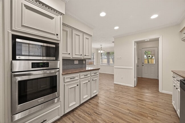 Building Photo - 422 Willow Vista Dr