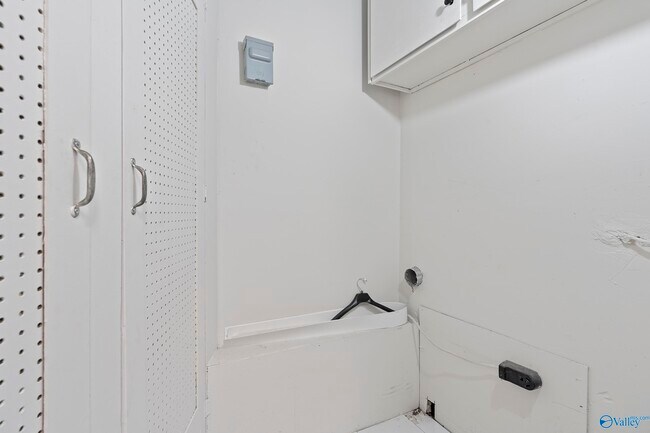 Building Photo - 2014 Colony Dr SW