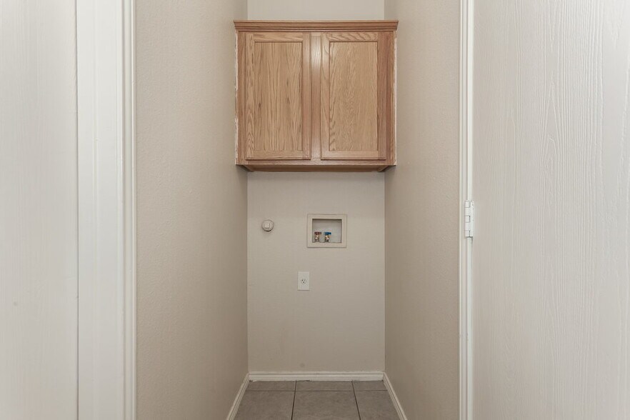 Building Photo - 10436 Fossil Hill Dr