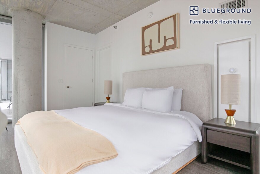 Building Photo - 60 E Randolph St