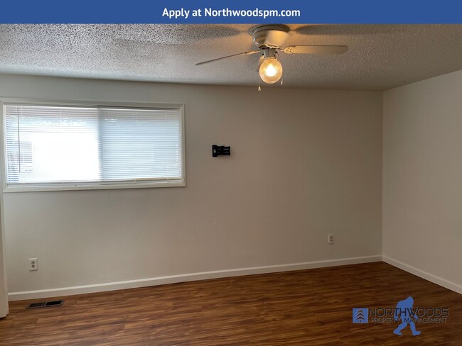 Building Photo - Newly Renovated 2 Bedroom 1.5 Bathroom Dup...