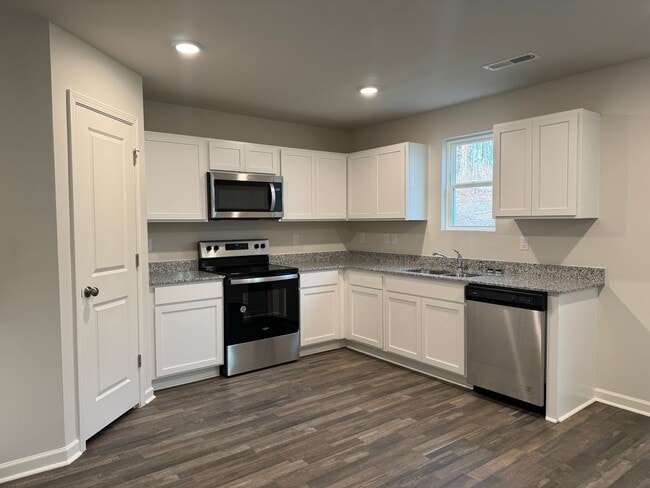 Building Photo - Newer 4BR 2.5BA Home!