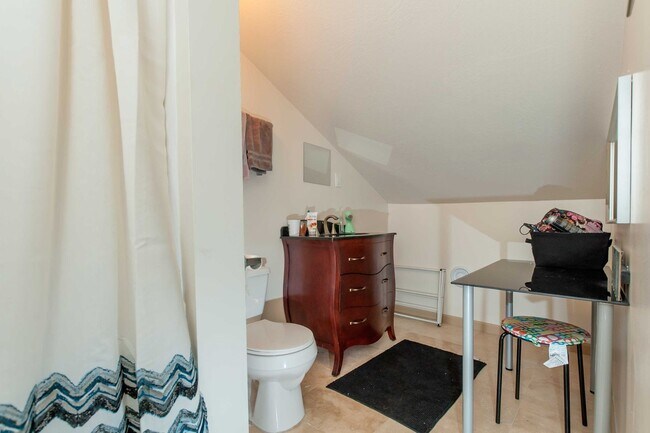 Building Photo - 124 S 12th St