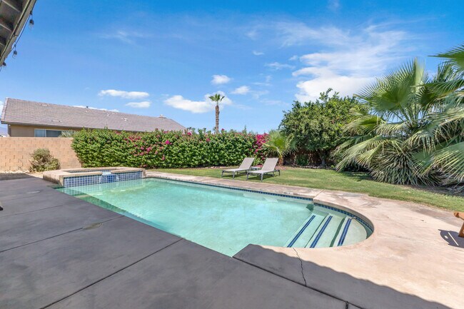 Building Photo - 47383 Bahama Ct