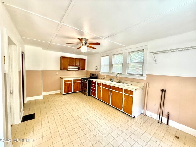 Building Photo - 155 Wells Mills Rd