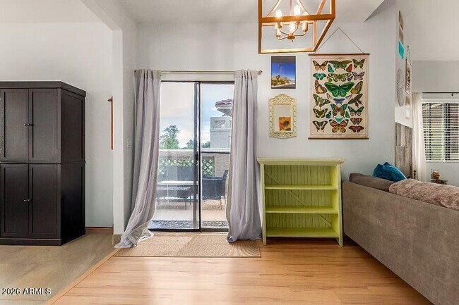 Building Photo - 930 N Mesa Dr