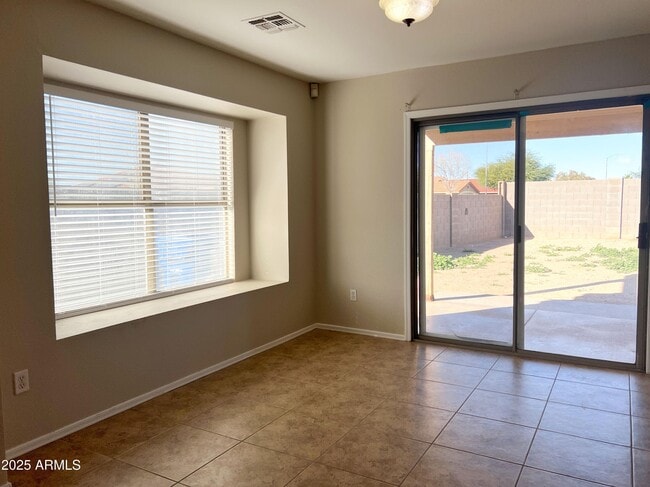 Building Photo - 10422 E Bramble Ave