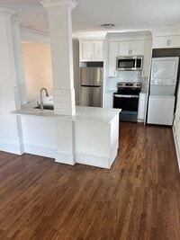 Building Photo - 305 Grovers Ave