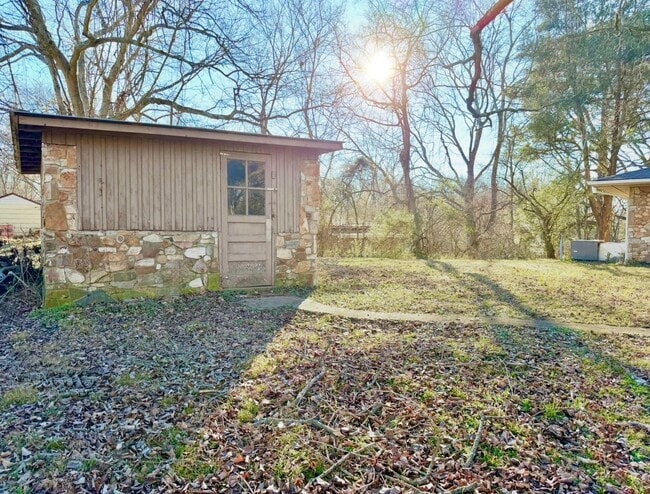 Building Photo - 887 Elwood Dr