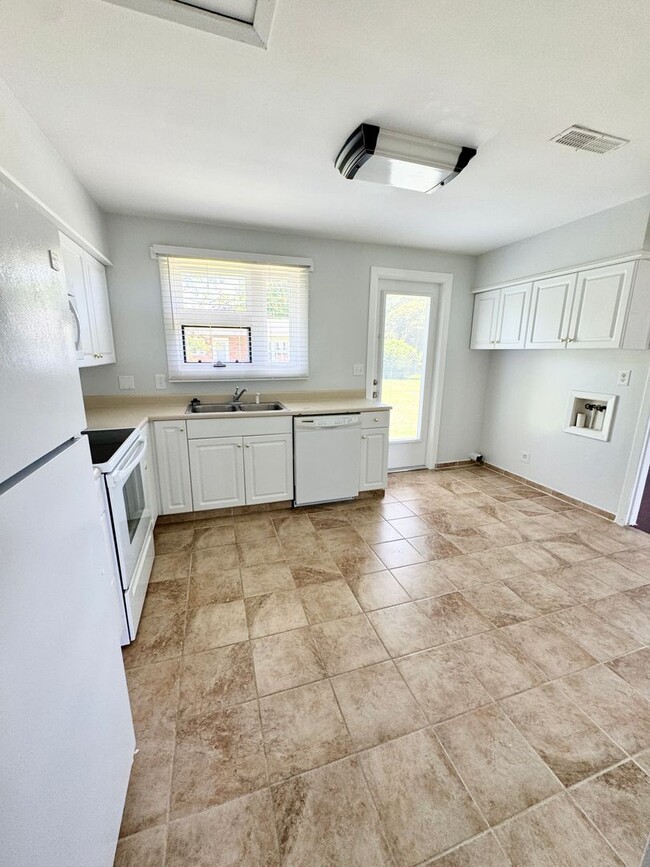 Building Photo - SUPERB Home in Sea Gate - close to Market ...