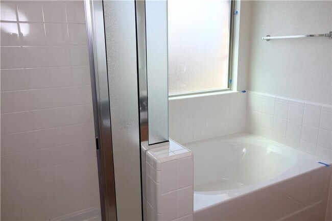 Building Photo - Beautiful one story brick home!