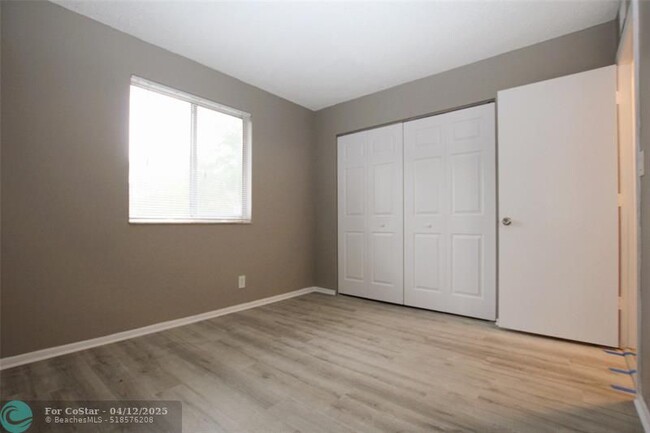 Building Photo - 704 Gardens Dr