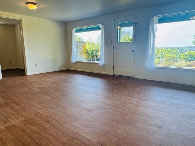 Building Photo - 3 bed/2 Bath, Spacious Home in Mount Verno...