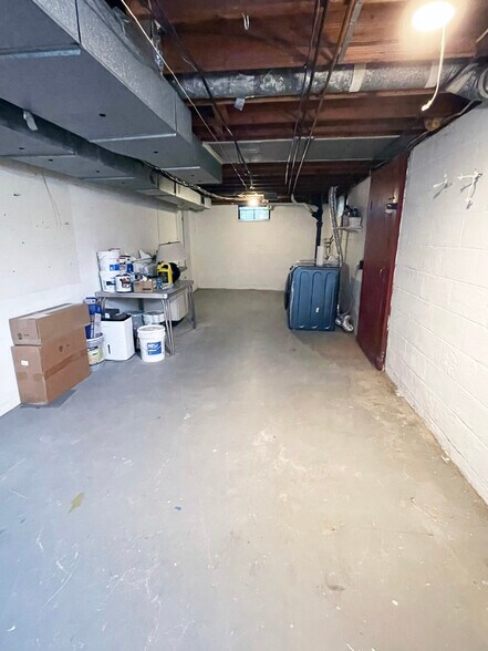 Utility room - 279 Highfield Dr