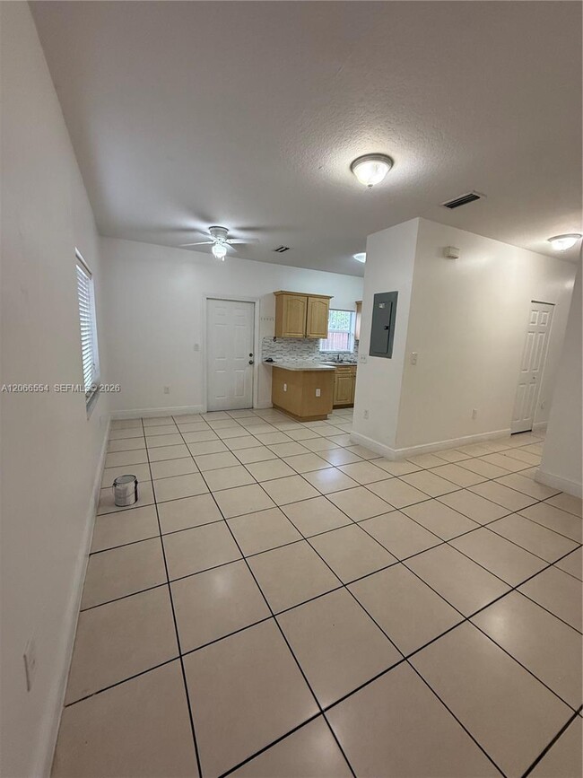 Building Photo - 761 NW 24th Ct