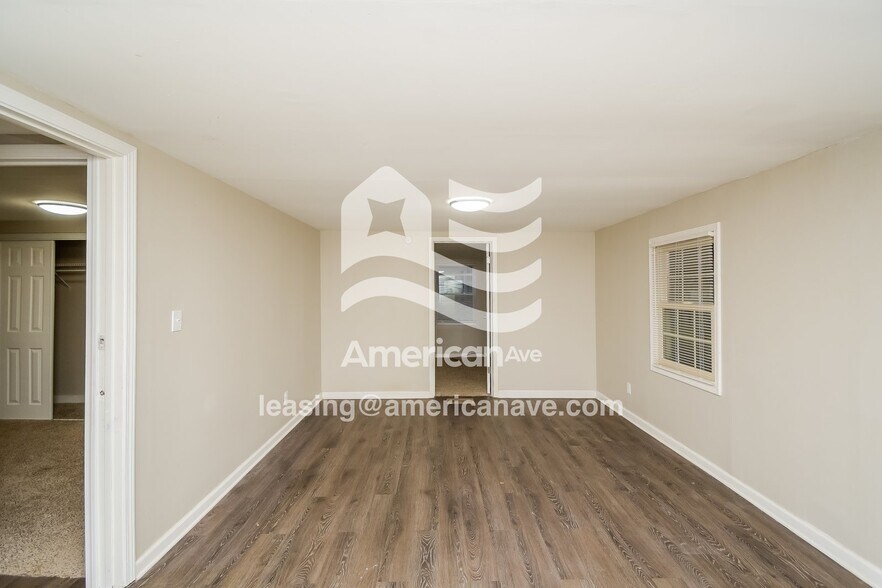 Building Photo - 1227 E 4th St