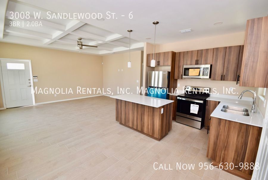 Building Photo - 3008 W Sandlewood St
