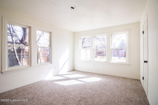 Building Photo - 2123 26th St