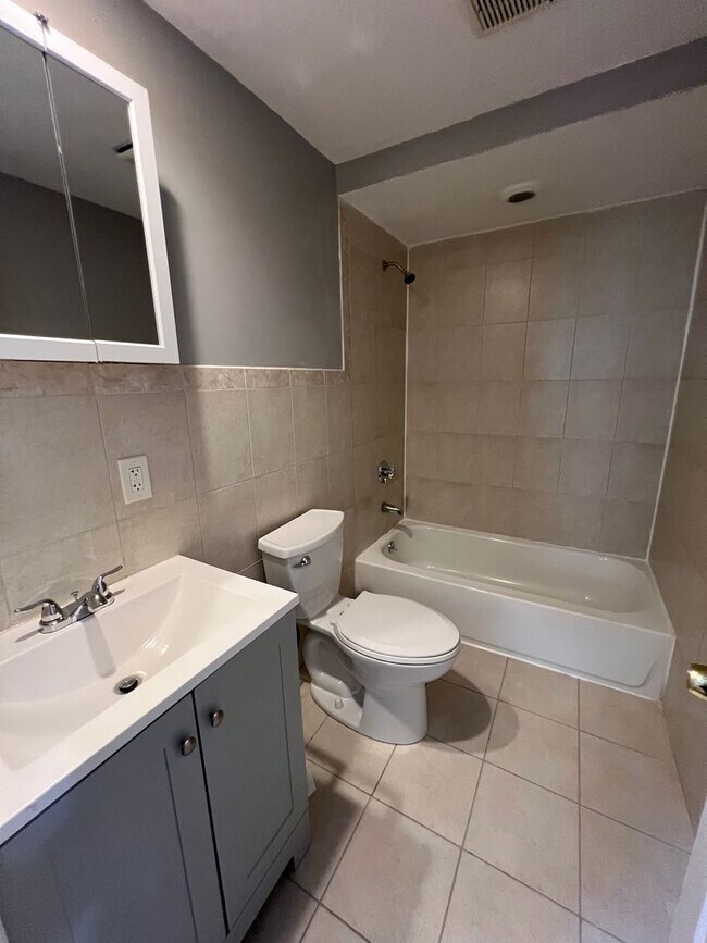 Building Photo - 5sal