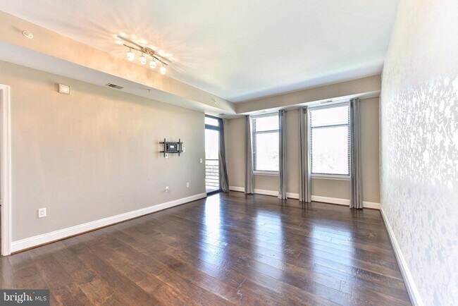 Building Photo - 525 N Fayette St