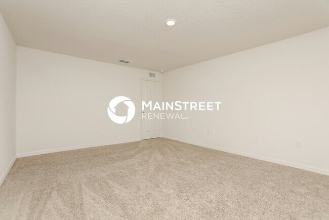 Building Photo - 5 Bedroom Pet-Friendly Home in Leesburg, FL with Main Street Renewal