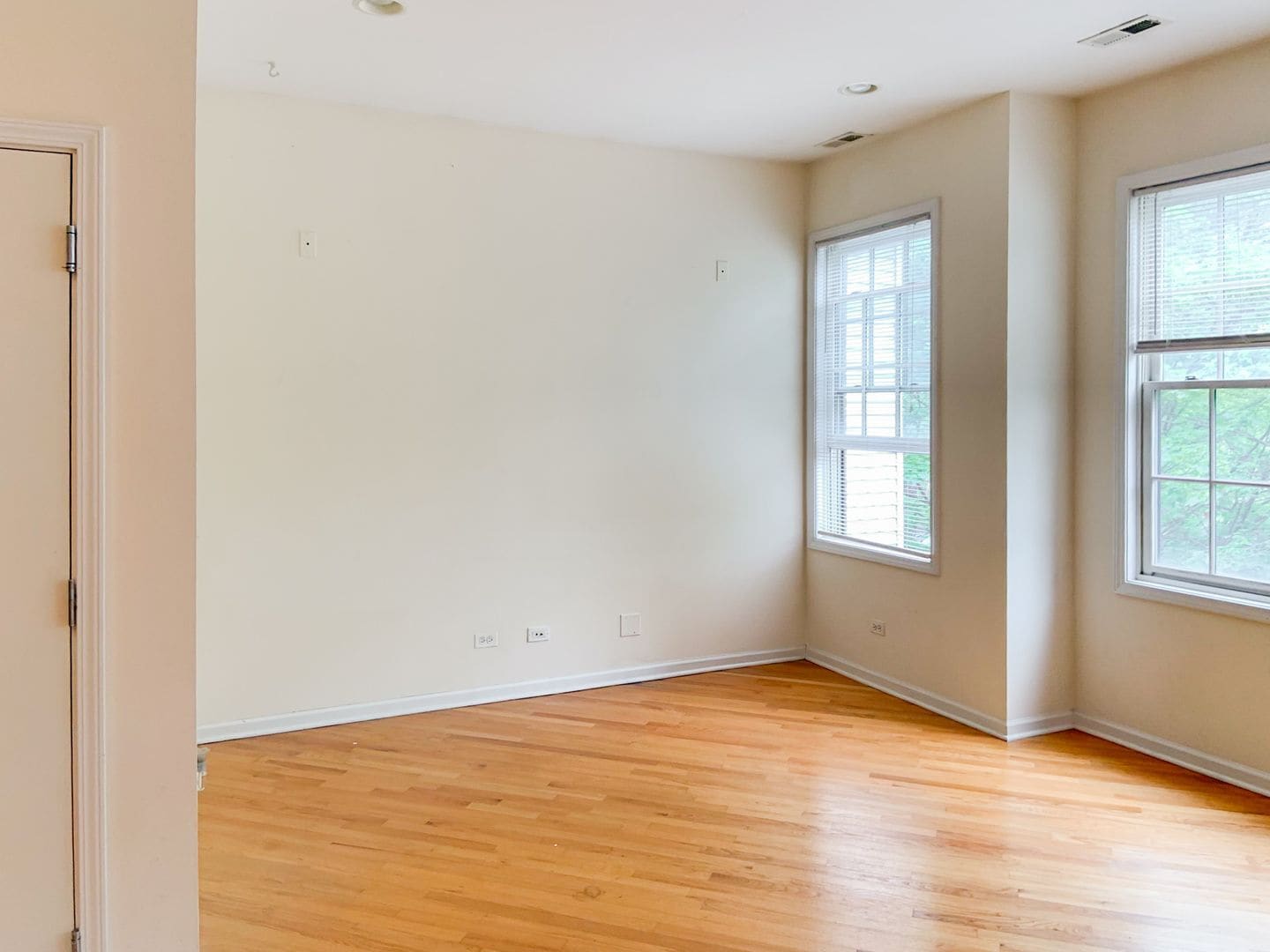 Building Photo - 2327 N Southport Ave