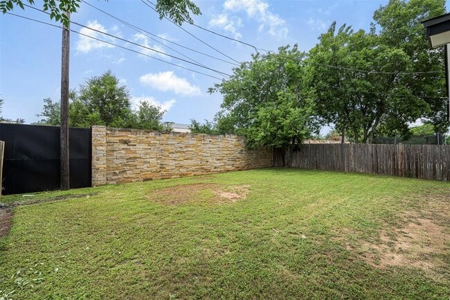 Building Photo - 613 Broken Bow Dr