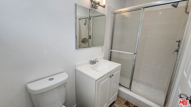 Building Photo - 1438 S Barrington Ave