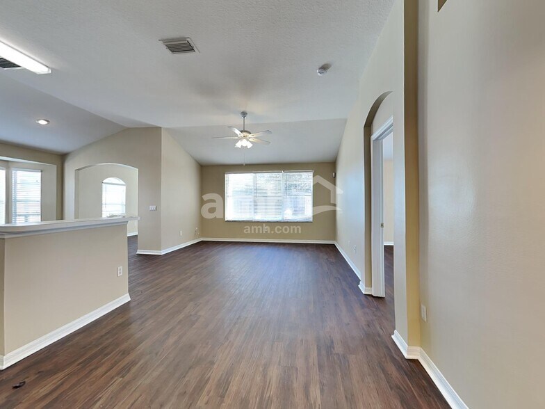 Building Photo - 1309 Lake Shore Ranch Dr