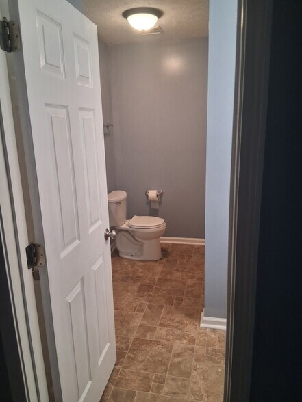 Building Photo - 606 Independence Ct
