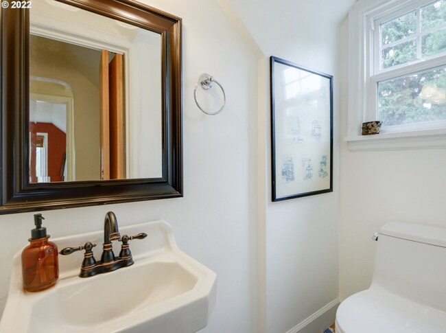 Building Photo - Charming 3 bed + office, 1.5 bath rental home in University Park Portland!