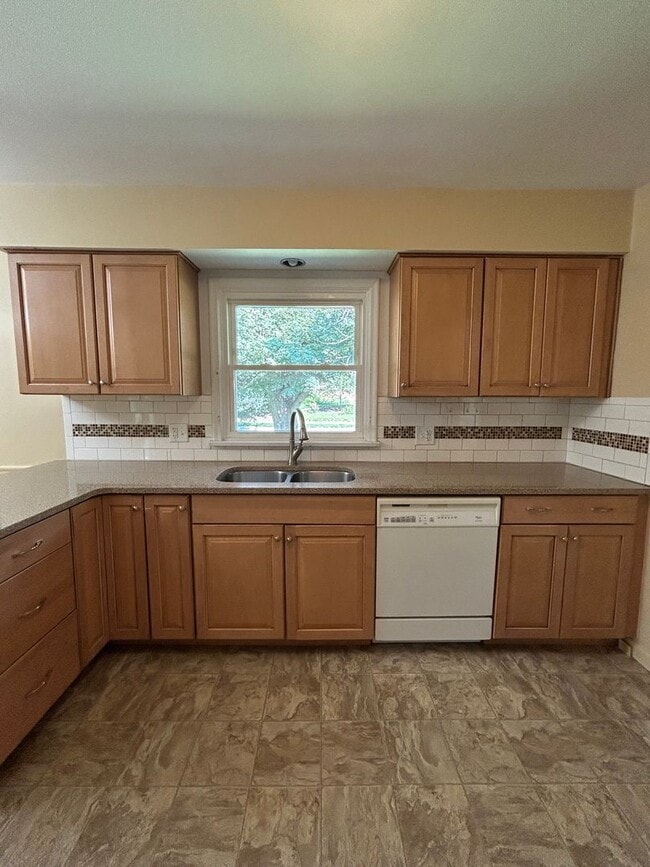 Building Photo - 704 N 74th Ave