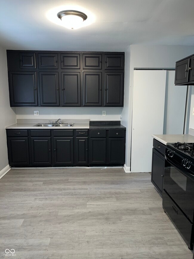 Building Photo - 9425 Rochelle Dr