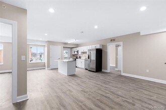 Building Photo - Brand new Rochester apartment close to downtown