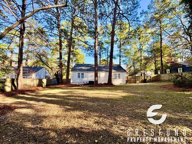 Building Photo - Charming 3 Bedroom 2 Bath Cottage style