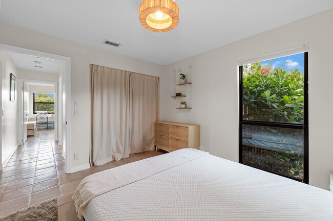 Building Photo - 12541 Shoreside Ln