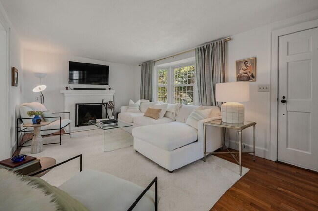 Building Photo - 105 Sill Ln