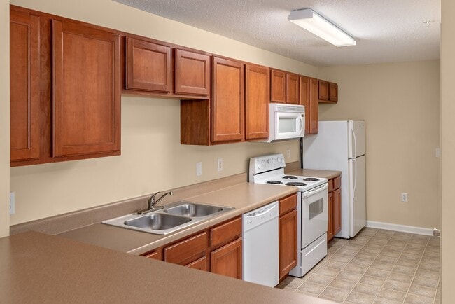 Building Photo - Largest 3 Bedroom 2 Bath Available $1,599/mo - $0-Deposit