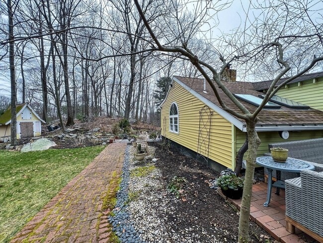 Building Photo - 56 Rockridge Rd