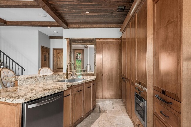 Building Photo - 450 White Fox Trail