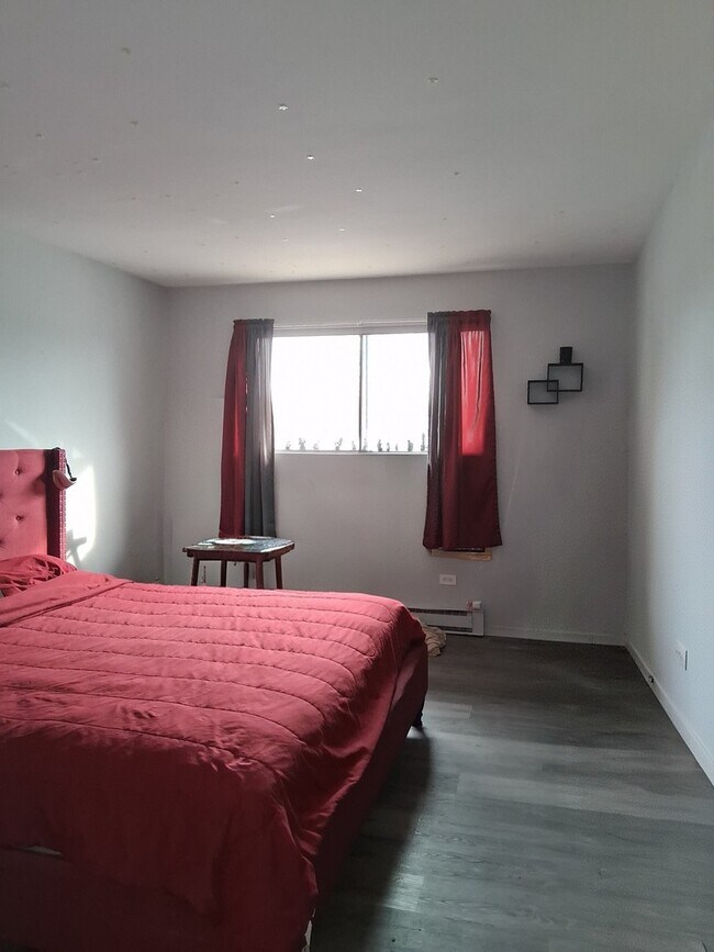 Building Photo - 850 E Old Willow Rd